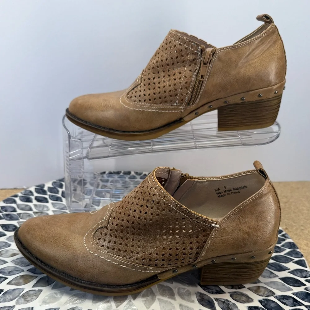 Corkys Kia Tan Perforated Mules with Stacked Heel size 9 - Picture 3 of 12